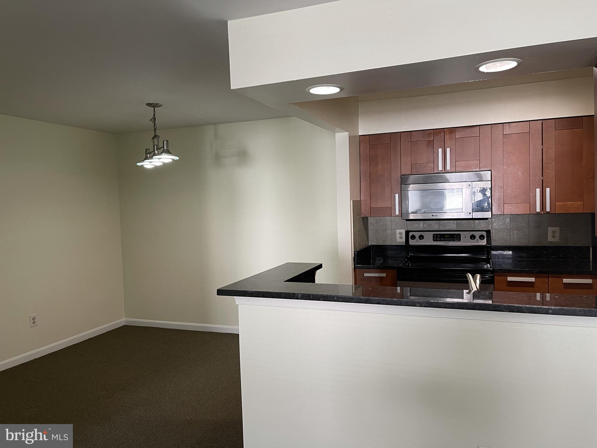 7703 LAFAYETTE FOREST DR #23