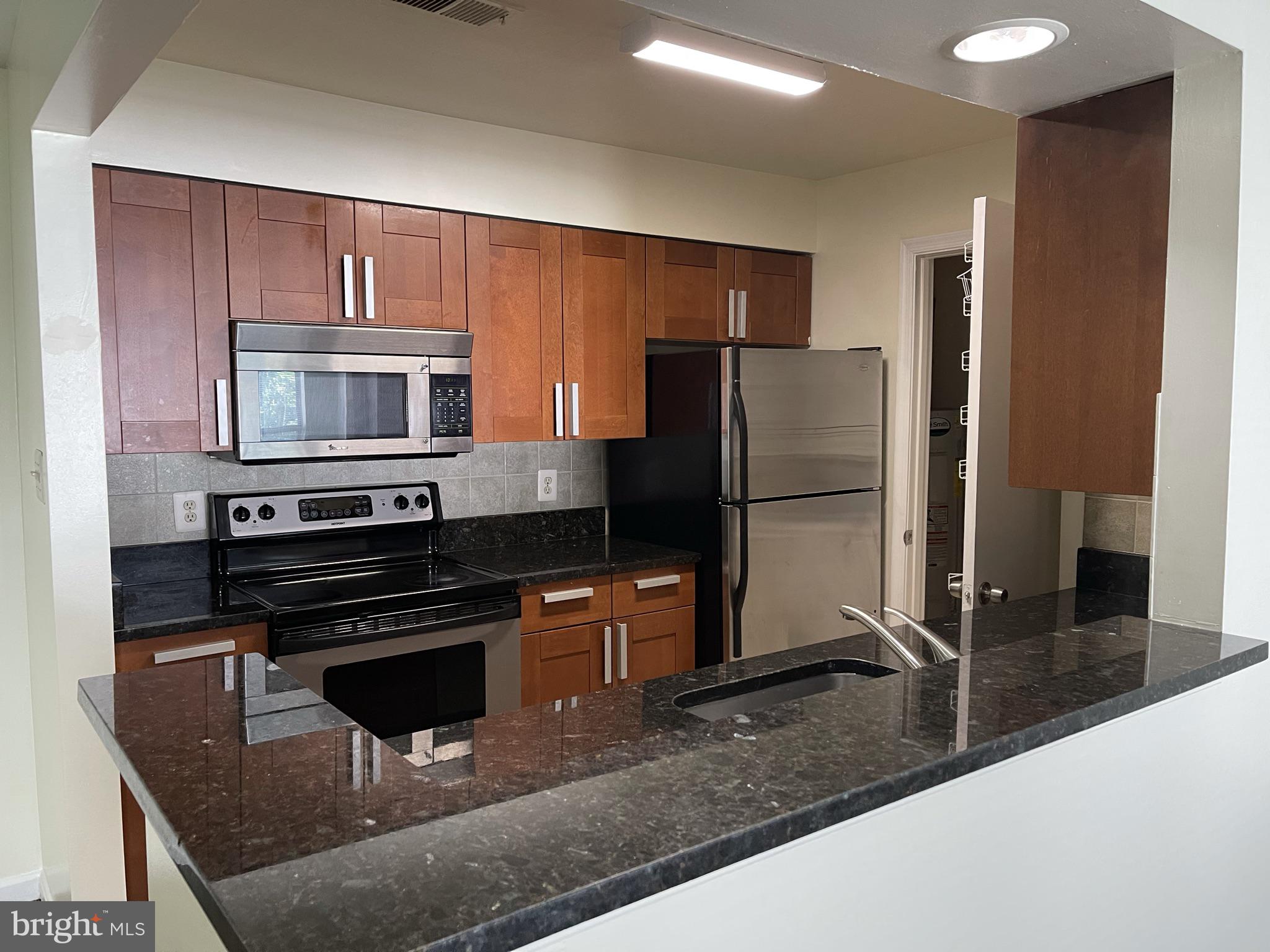 7703 LAFAYETTE FOREST DR #23