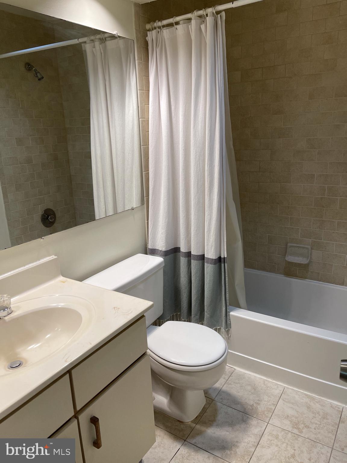 7703 LAFAYETTE FOREST DR #23