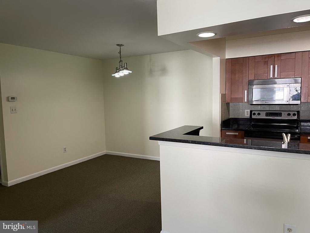 7703 LAFAYETTE FOREST DR #23