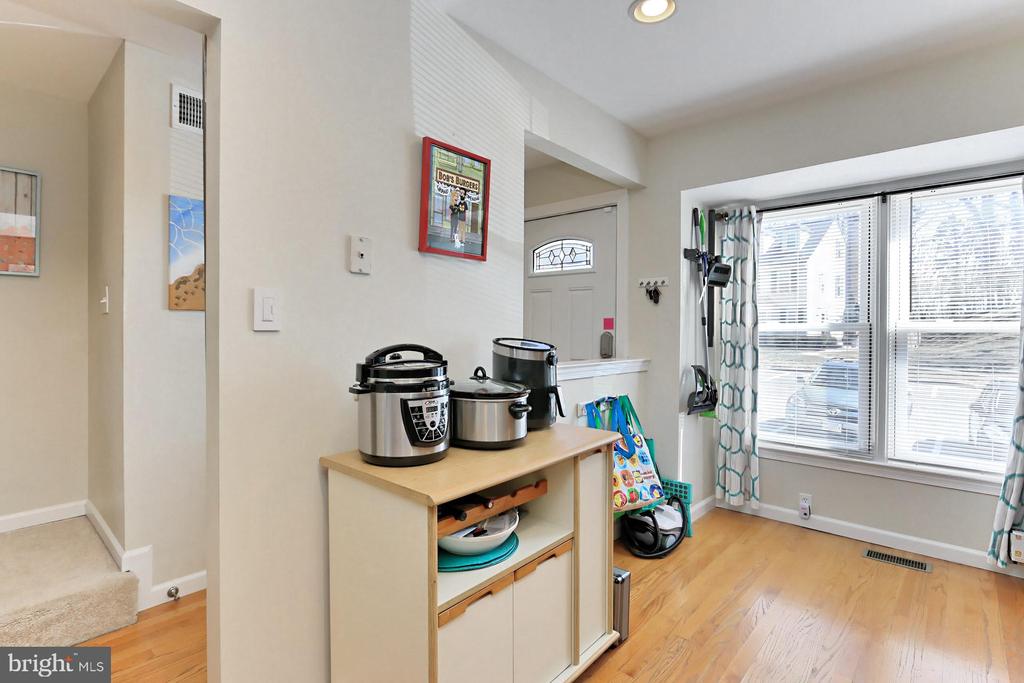 8492 LAUREL OAK DRIVE