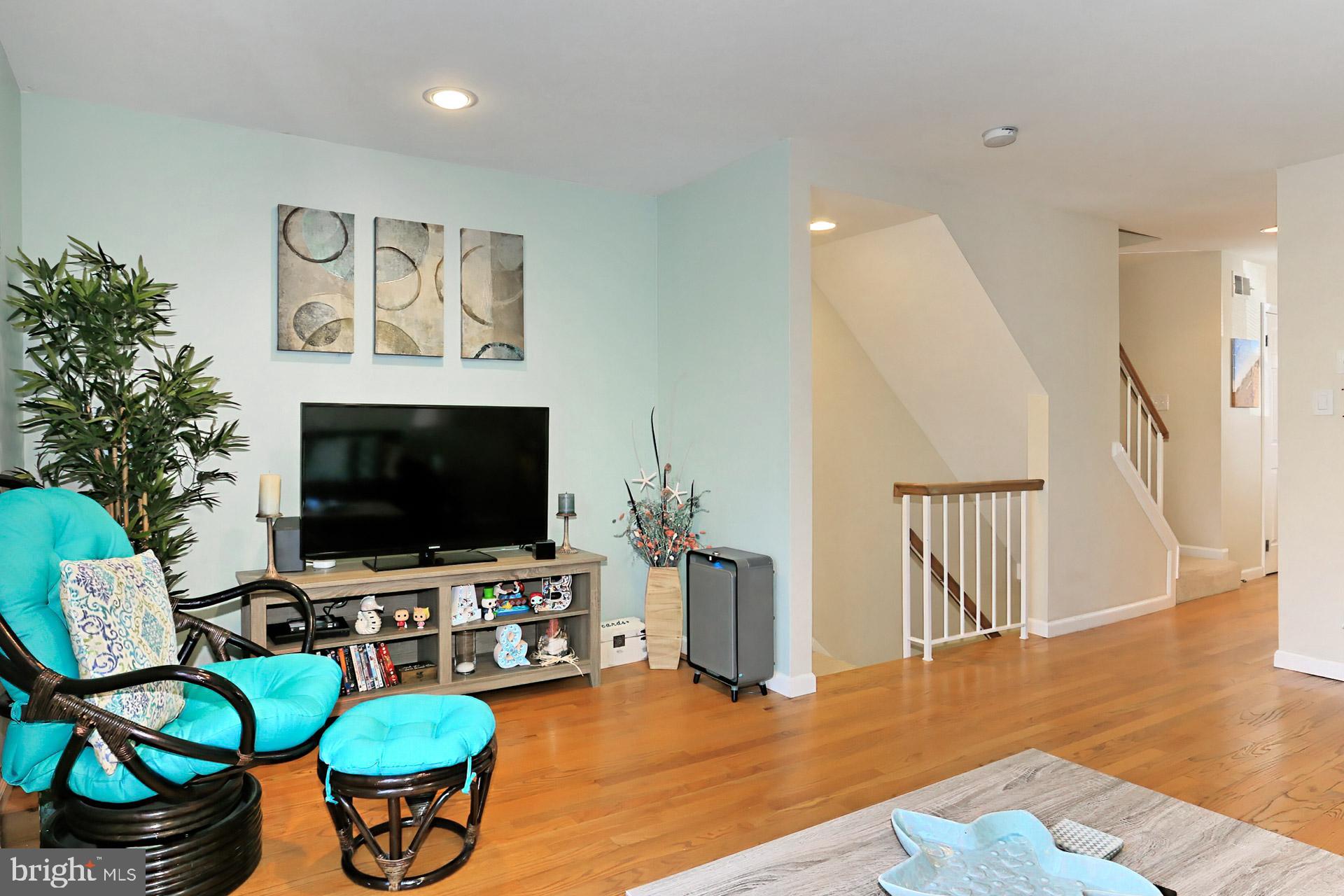 8492 LAUREL OAK DRIVE