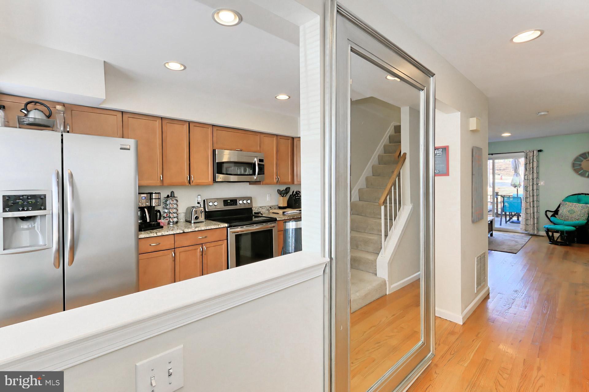 8492 LAUREL OAK DRIVE