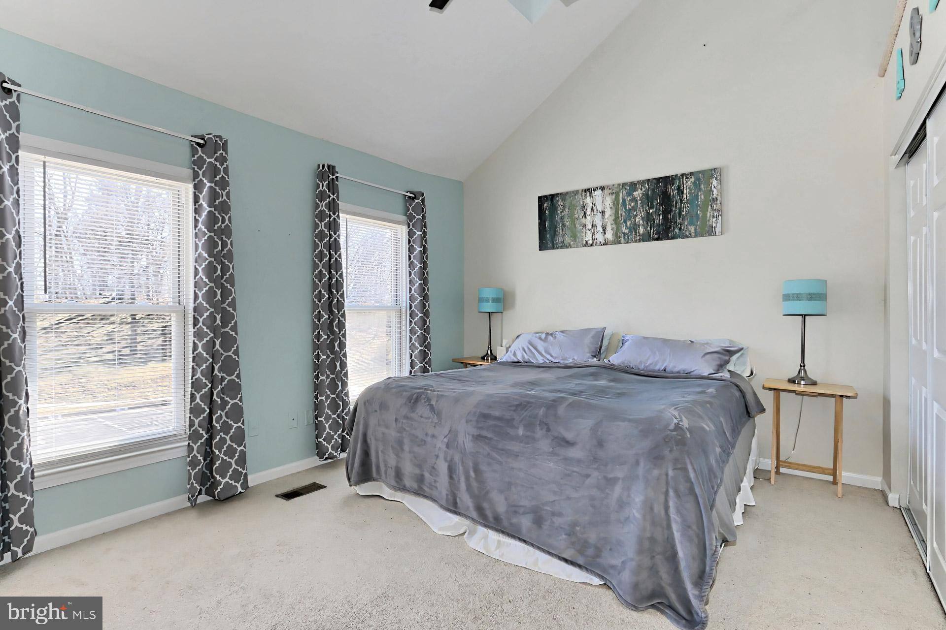 8492 LAUREL OAK DRIVE