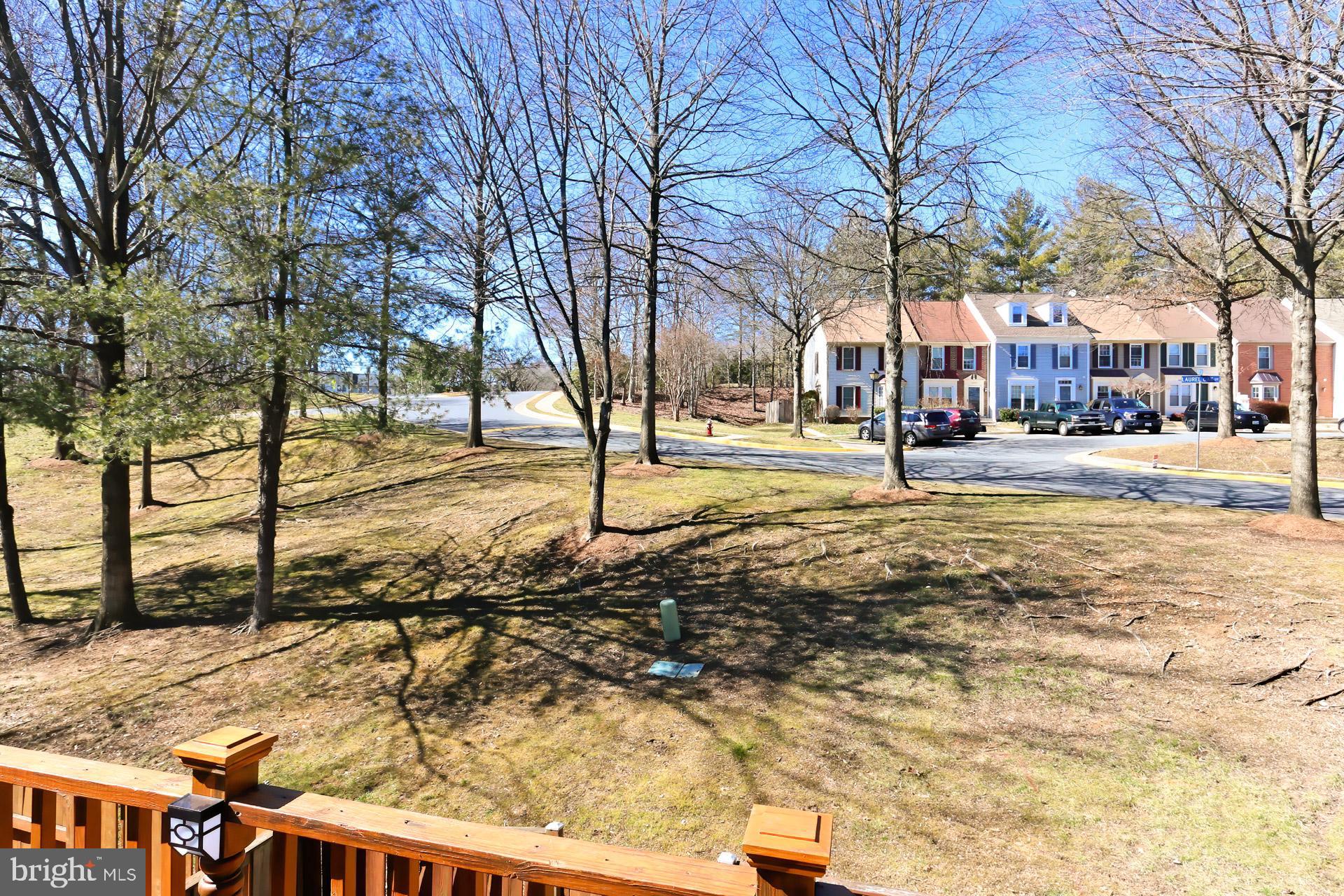 8492 LAUREL OAK DRIVE