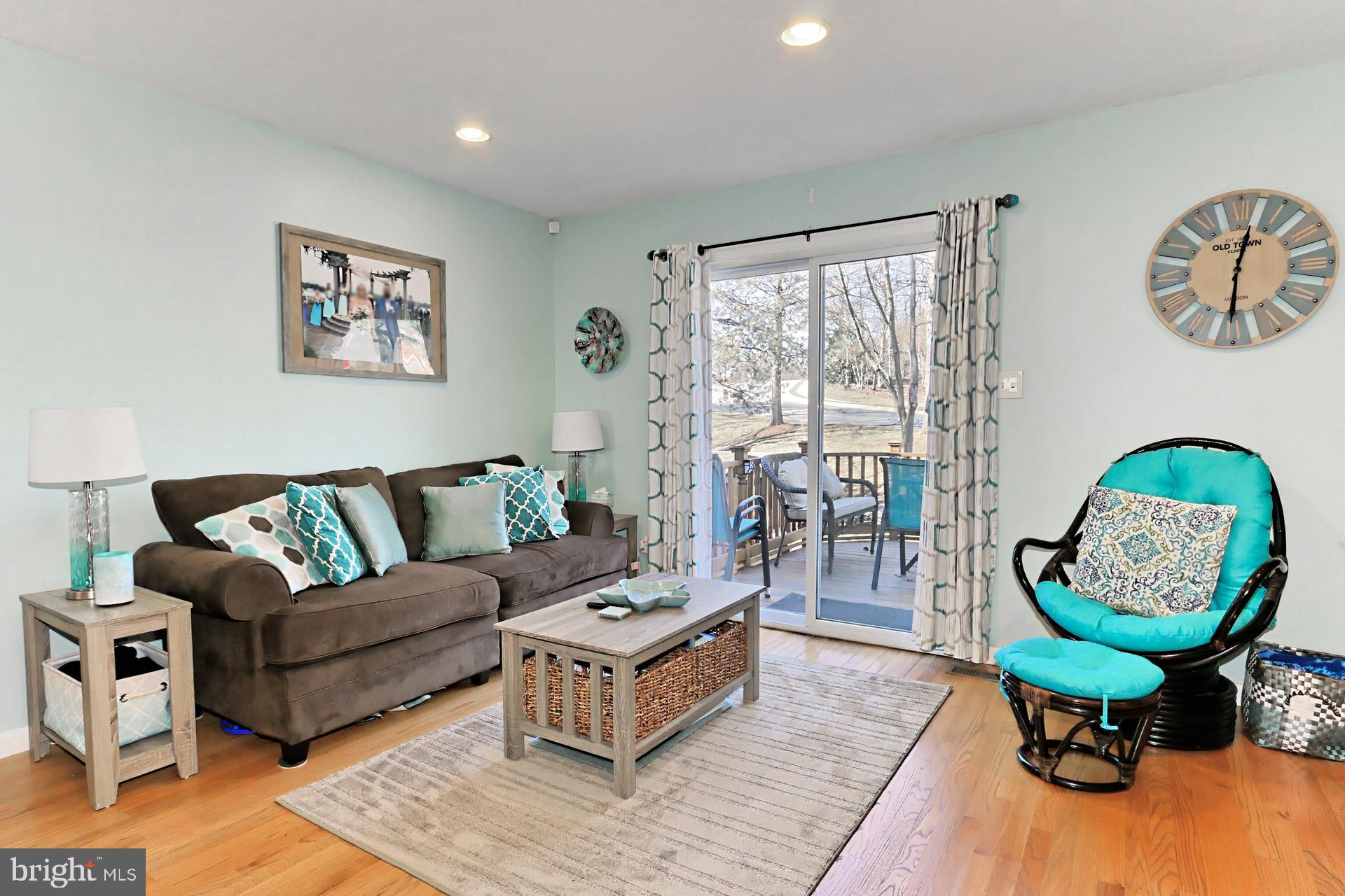 8492 LAUREL OAK DRIVE