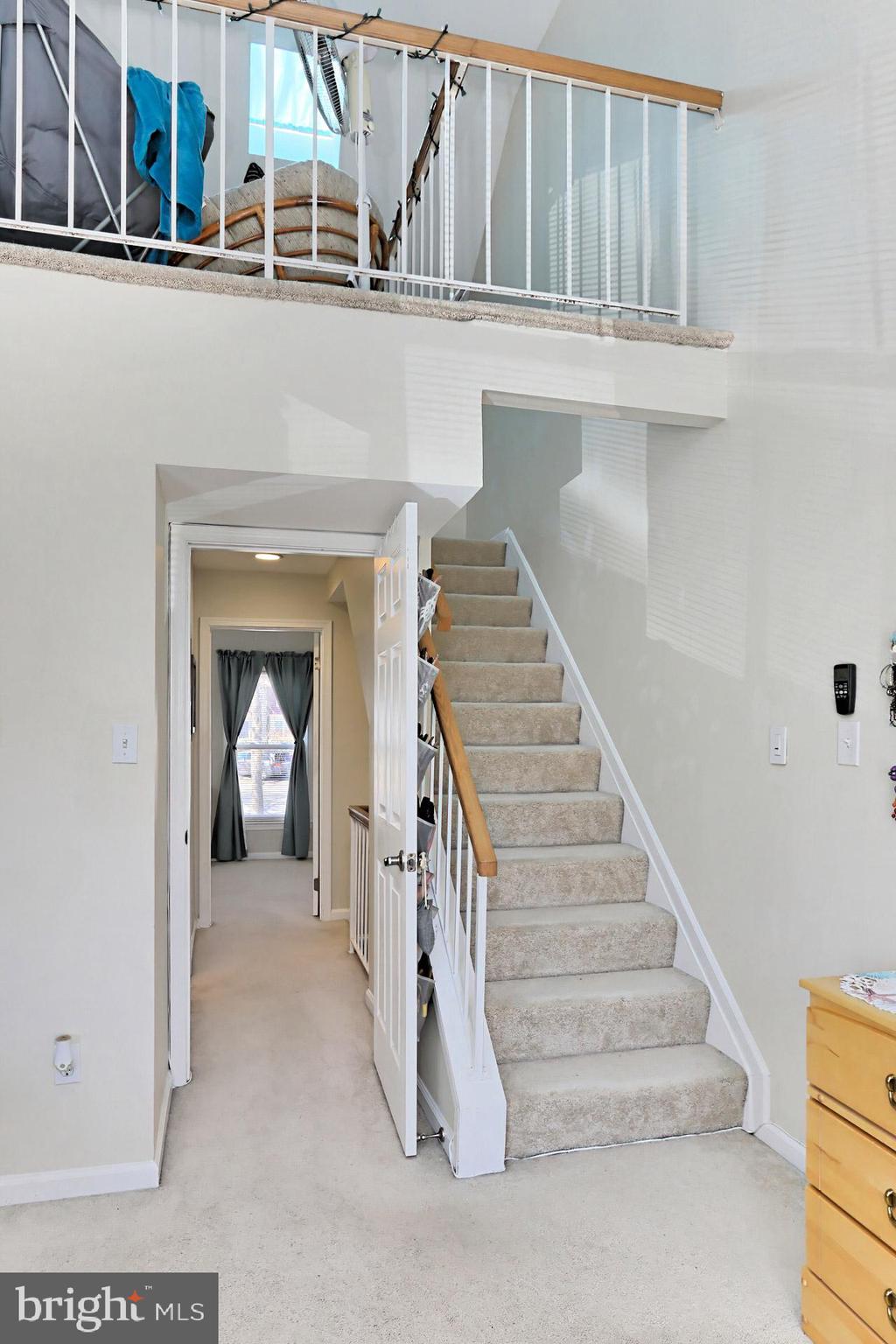 8492 LAUREL OAK DRIVE