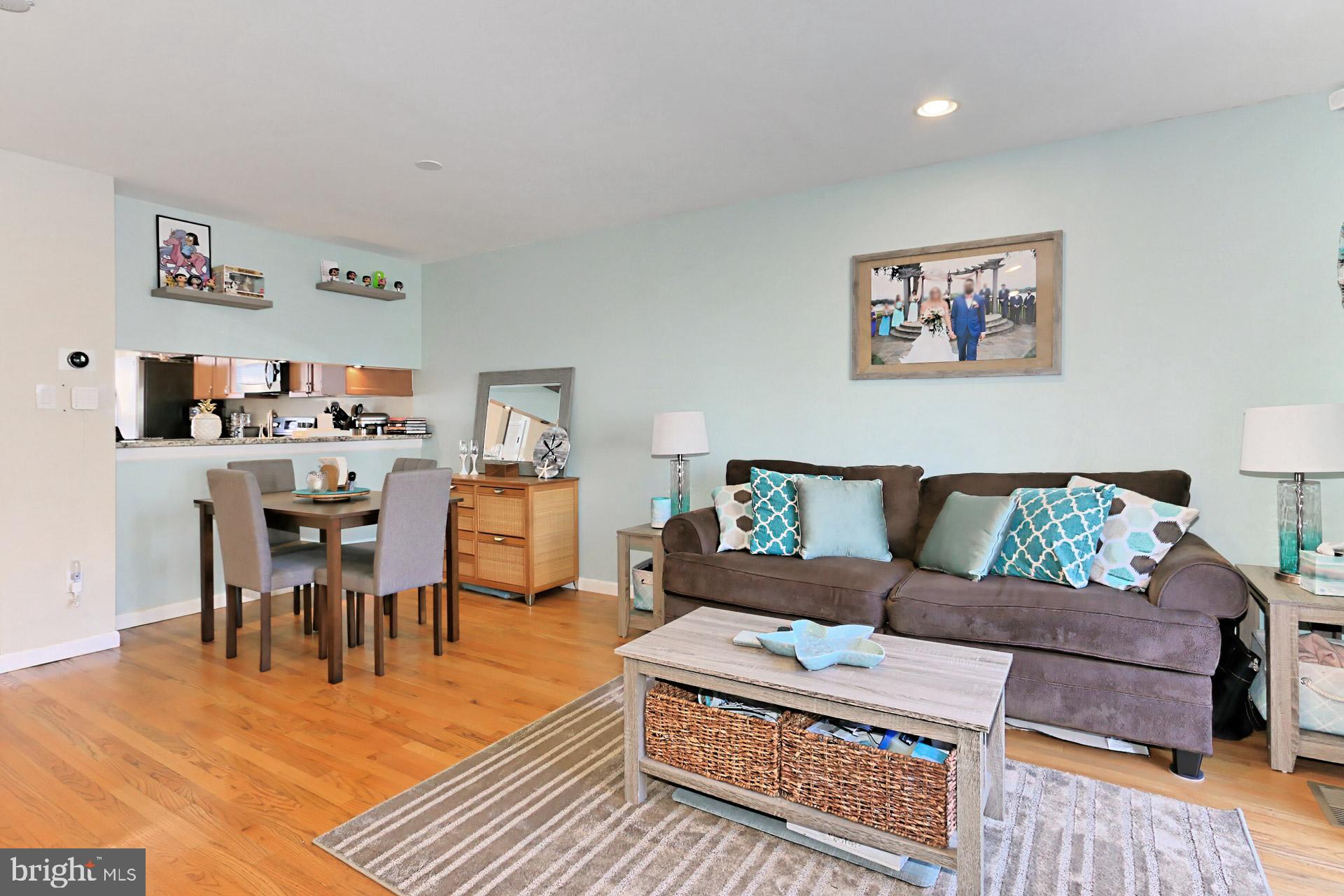 8492 LAUREL OAK DRIVE