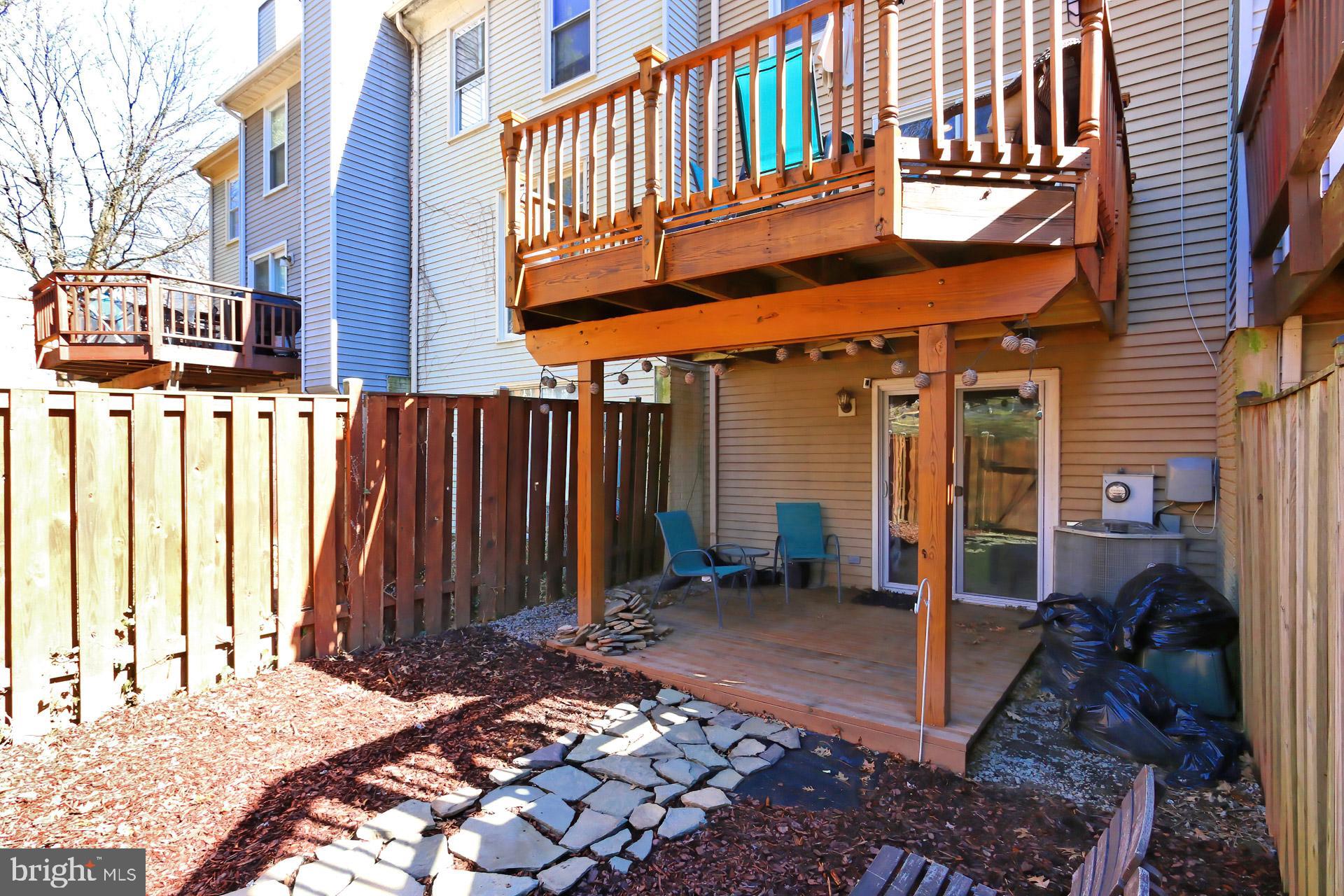 8492 LAUREL OAK DRIVE