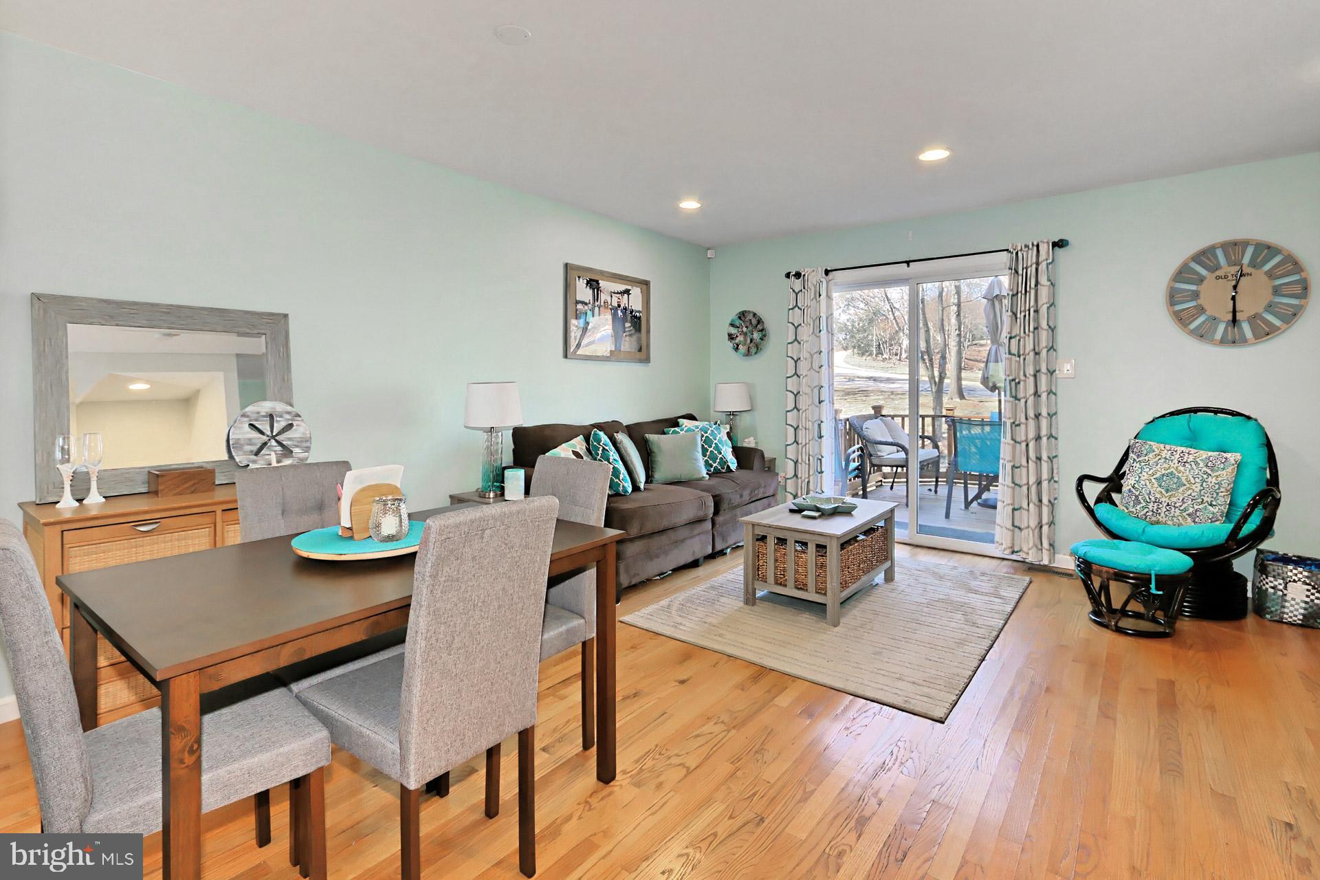 8492 LAUREL OAK DRIVE