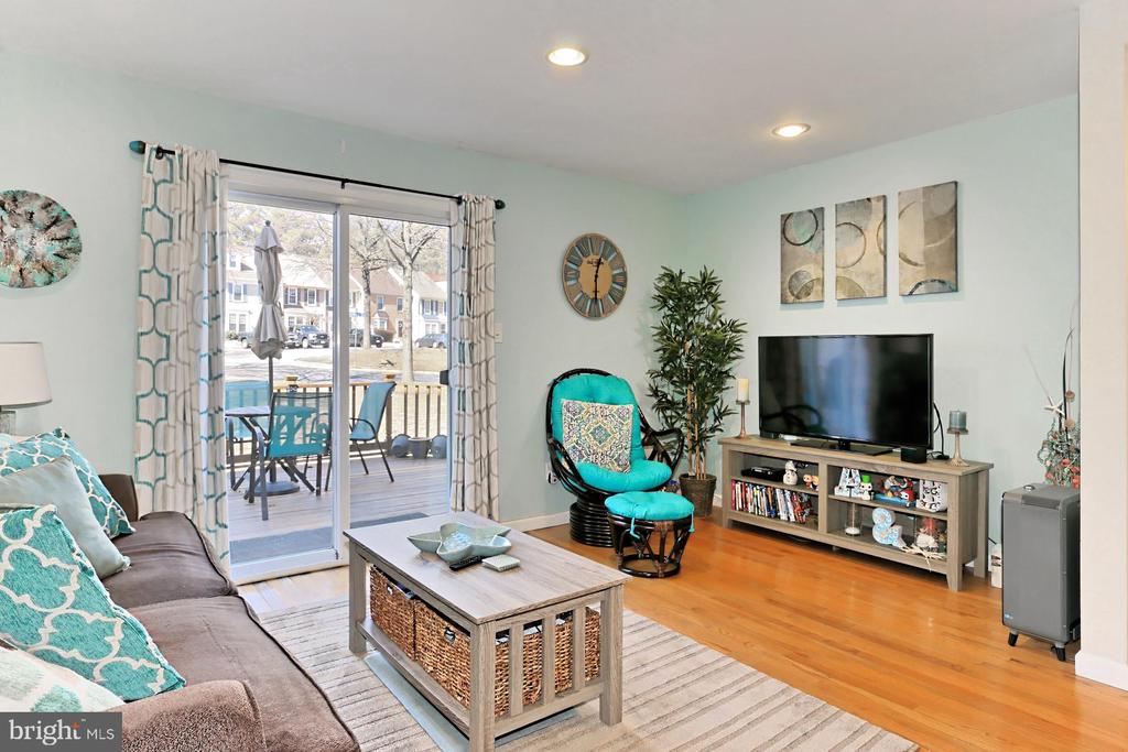 8492 LAUREL OAK DRIVE