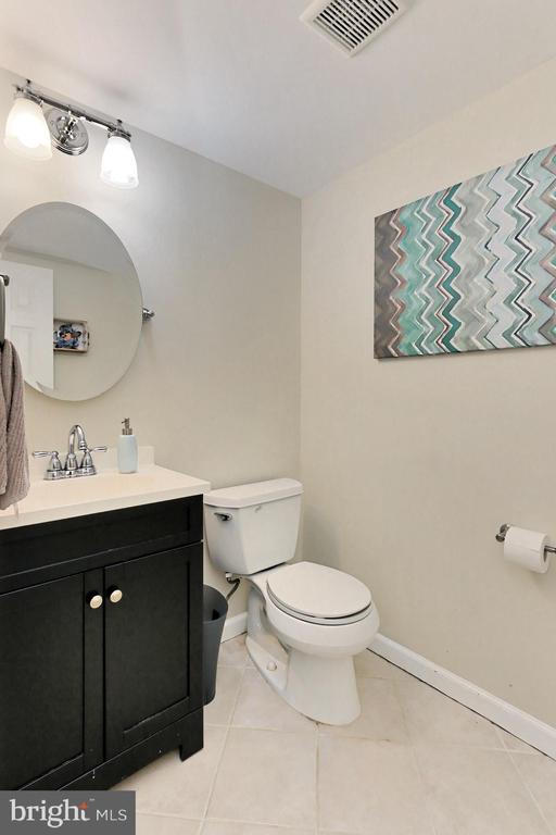 8492 LAUREL OAK DRIVE