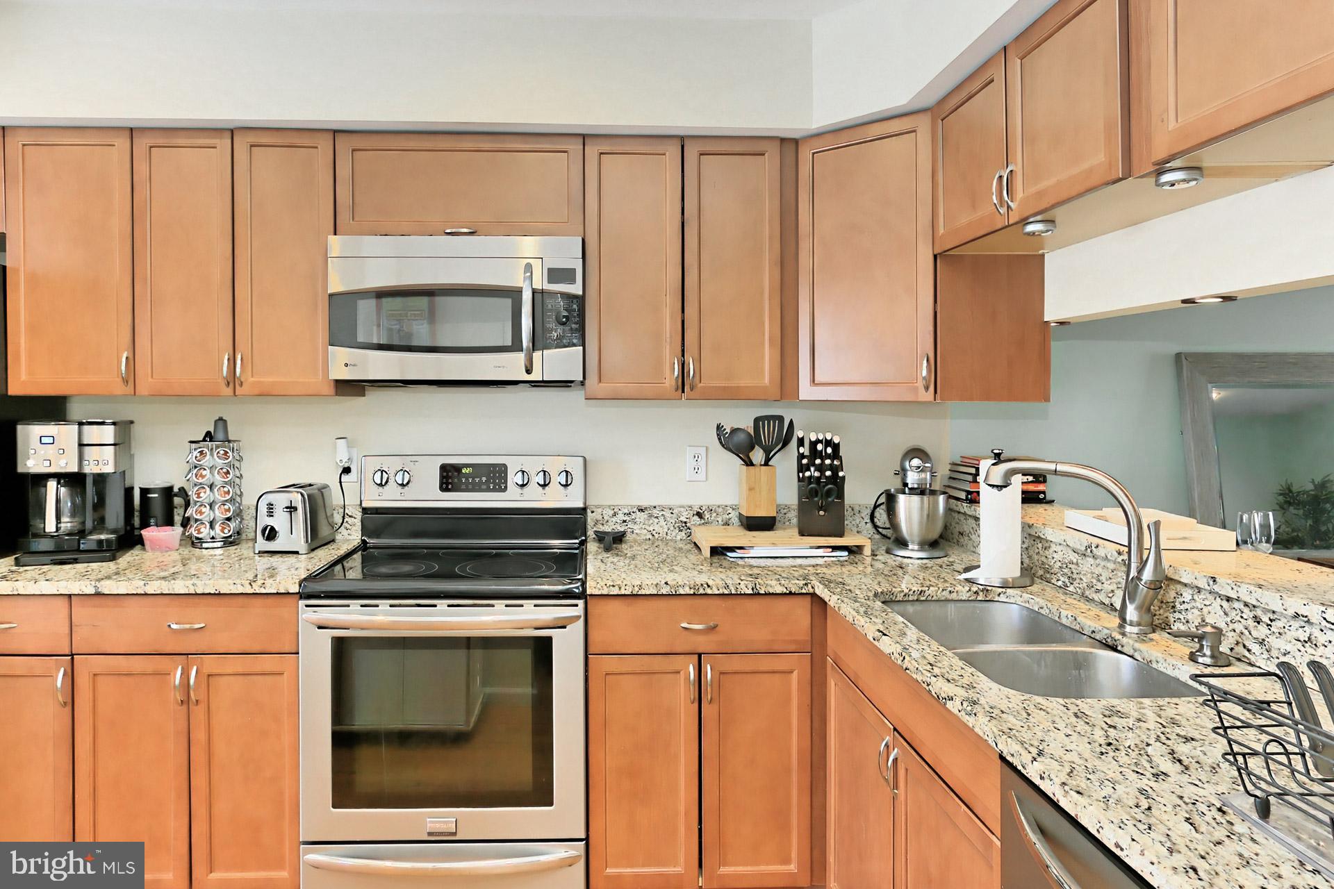 8492 LAUREL OAK DRIVE