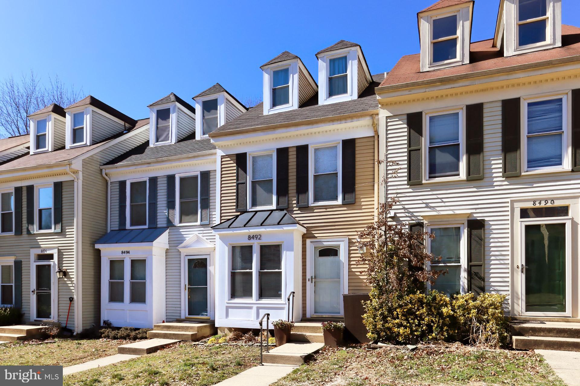 8492 LAUREL OAK DRIVE