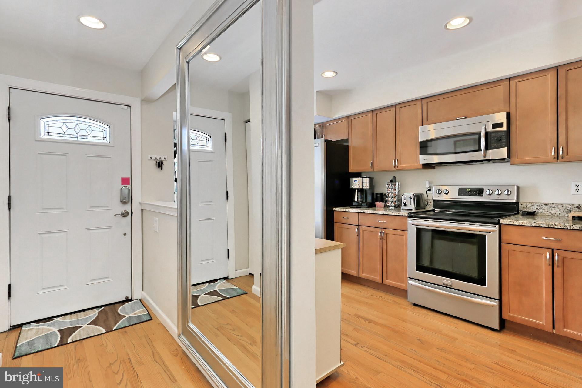 8492 LAUREL OAK DRIVE