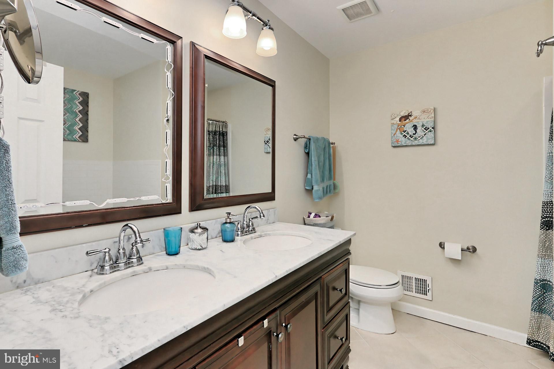 8492 LAUREL OAK DRIVE