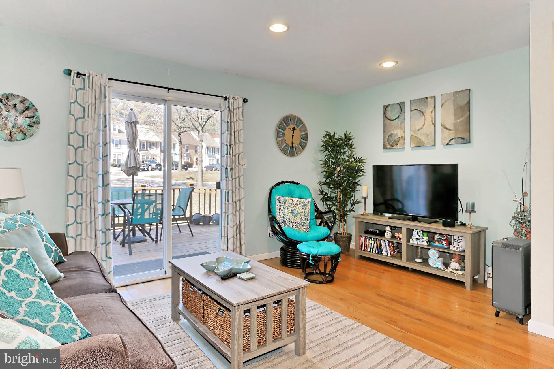 8492 LAUREL OAK DRIVE