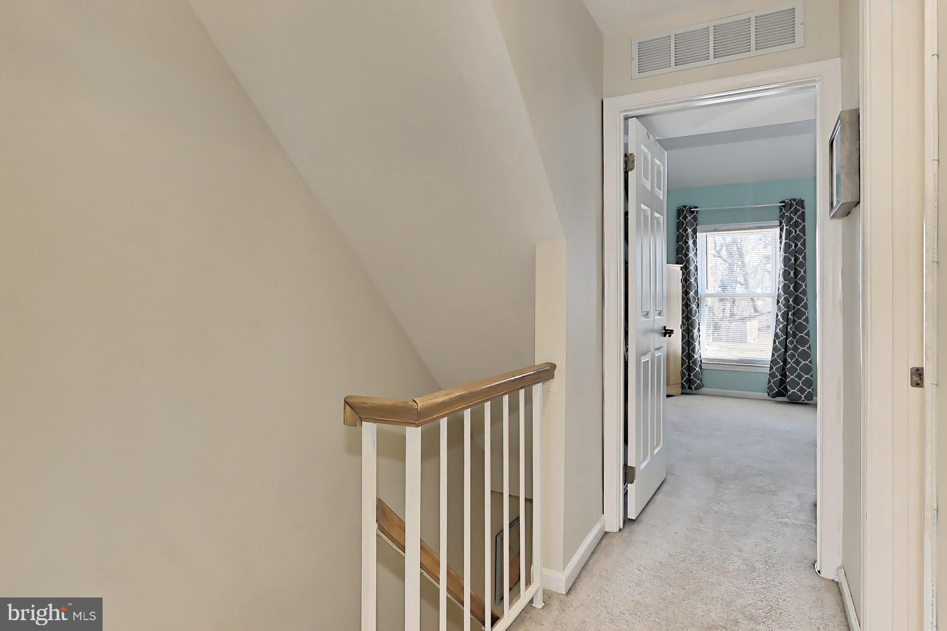 8492 LAUREL OAK DRIVE