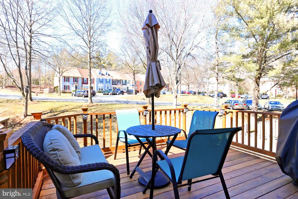 8492 LAUREL OAK DRIVE