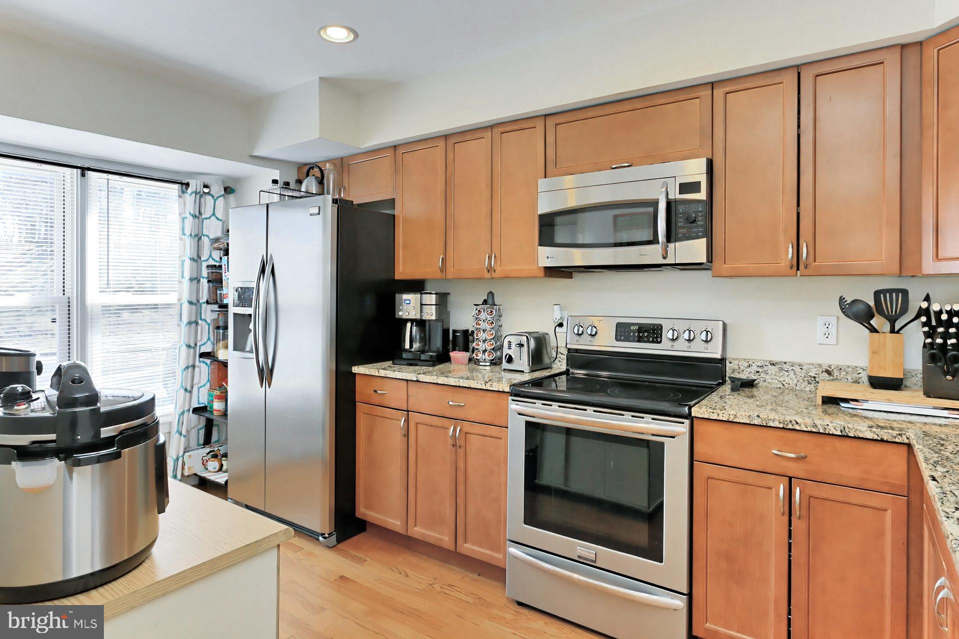 8492 LAUREL OAK DRIVE