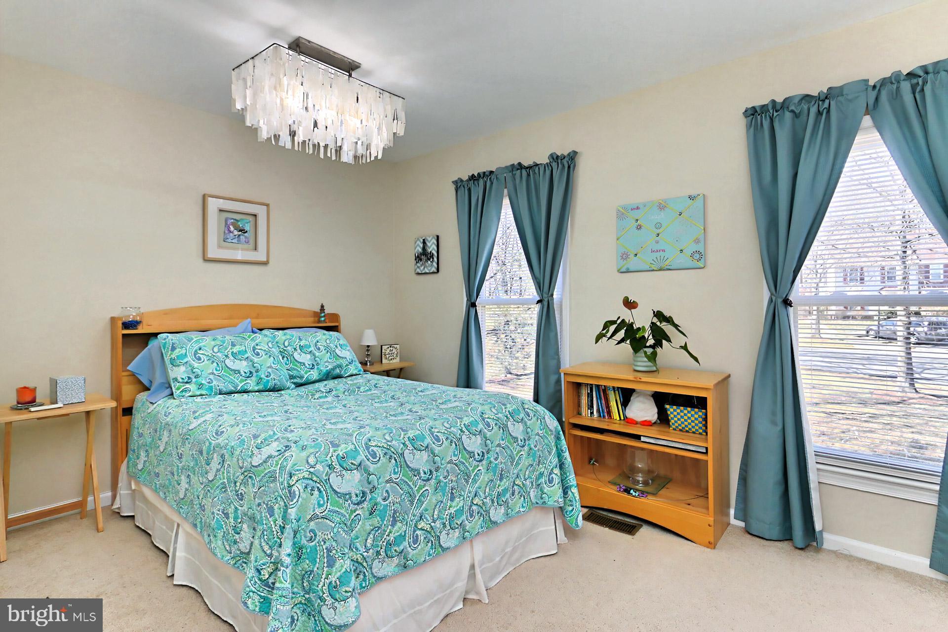 8492 LAUREL OAK DRIVE