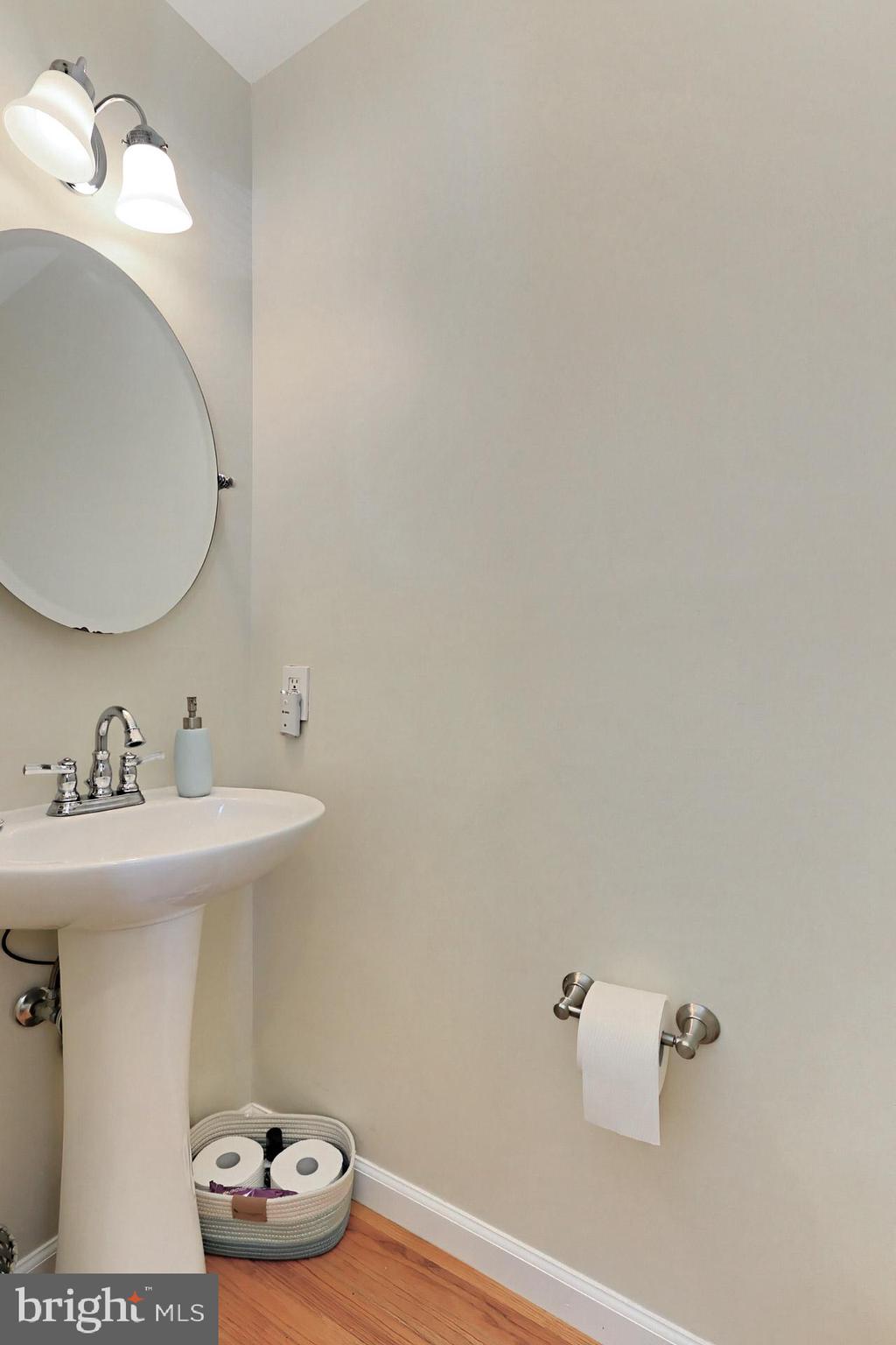 8492 LAUREL OAK DRIVE