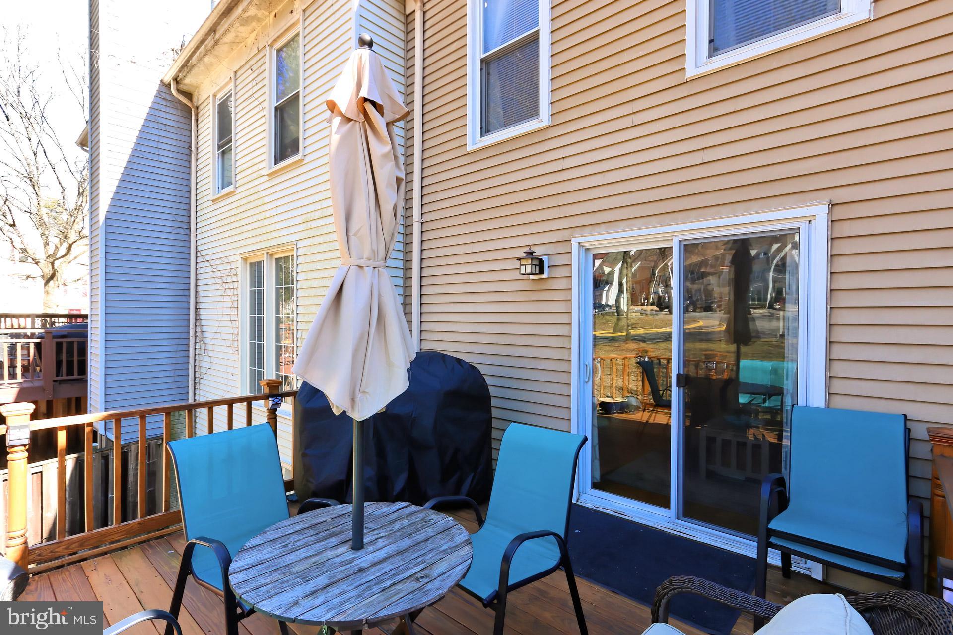 8492 LAUREL OAK DRIVE