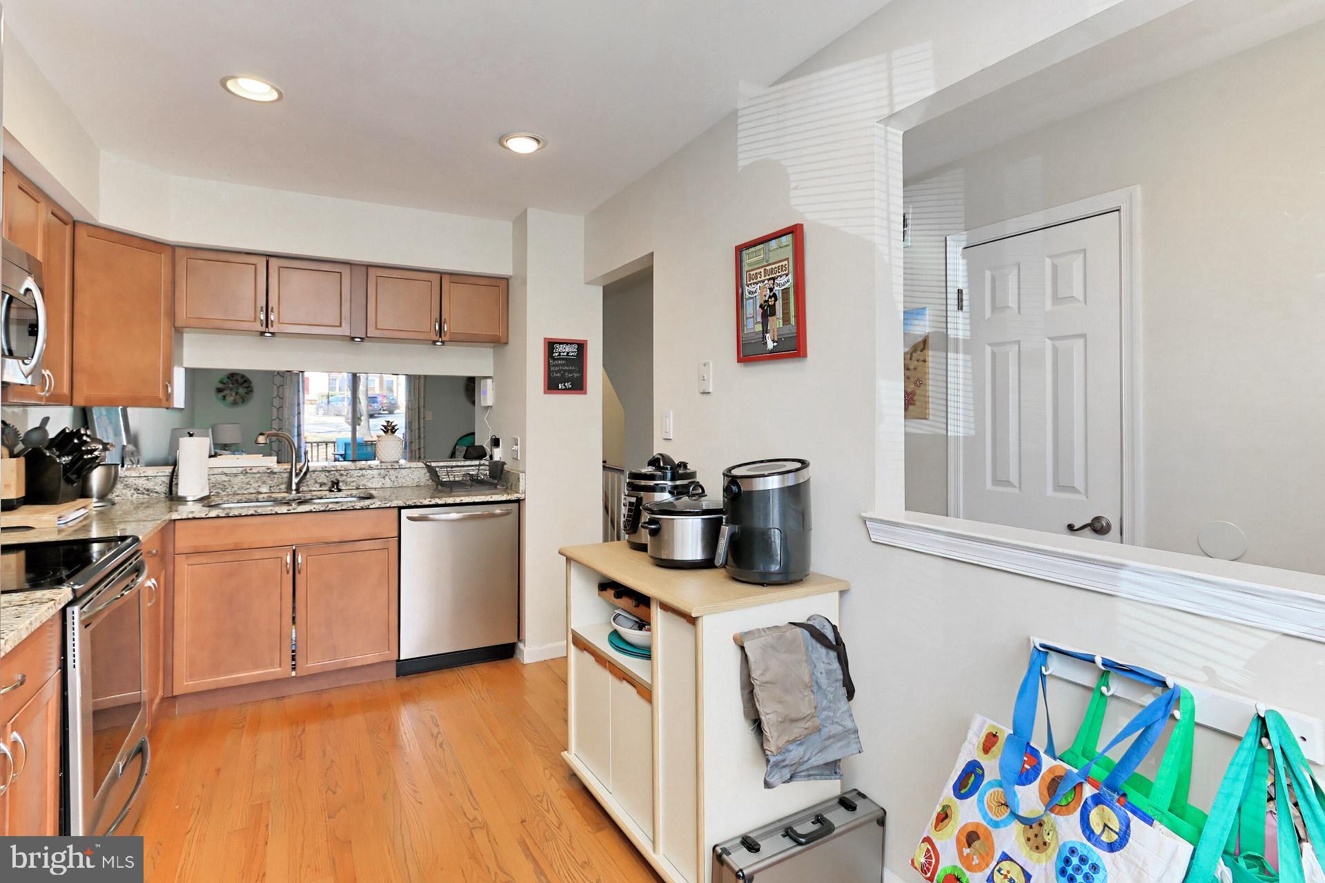 8492 LAUREL OAK DRIVE