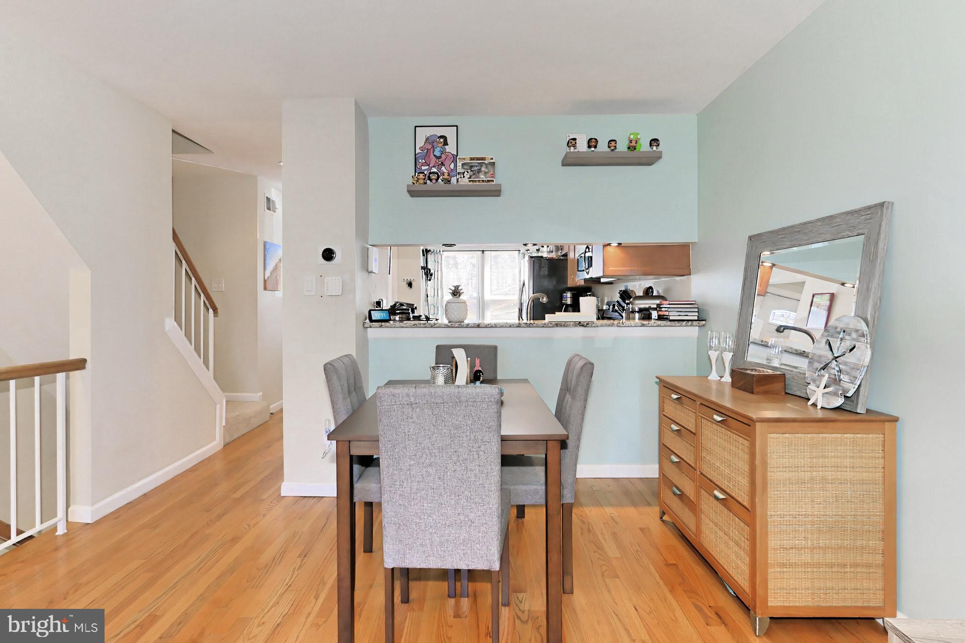 8492 LAUREL OAK DRIVE