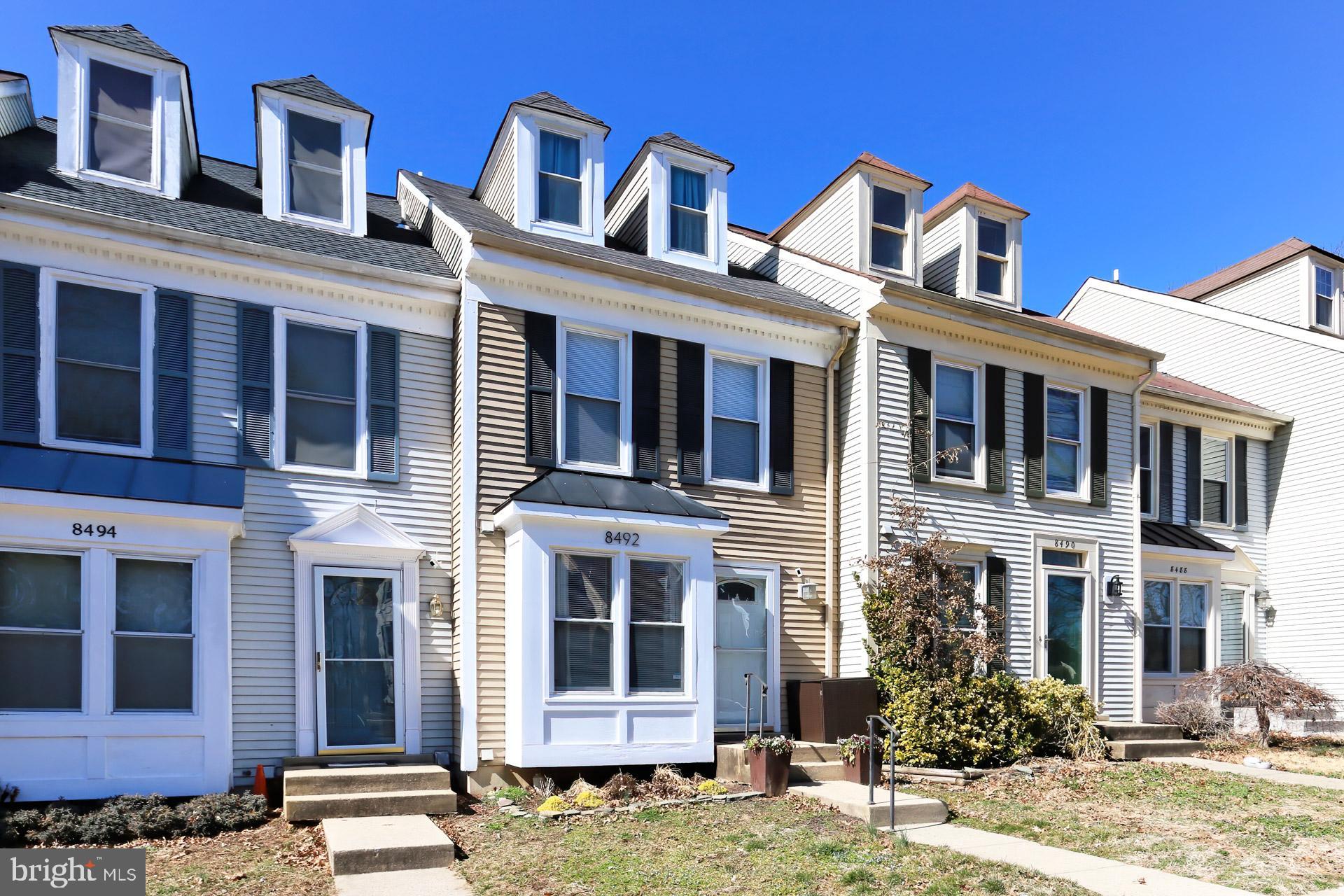 8492 LAUREL OAK DRIVE