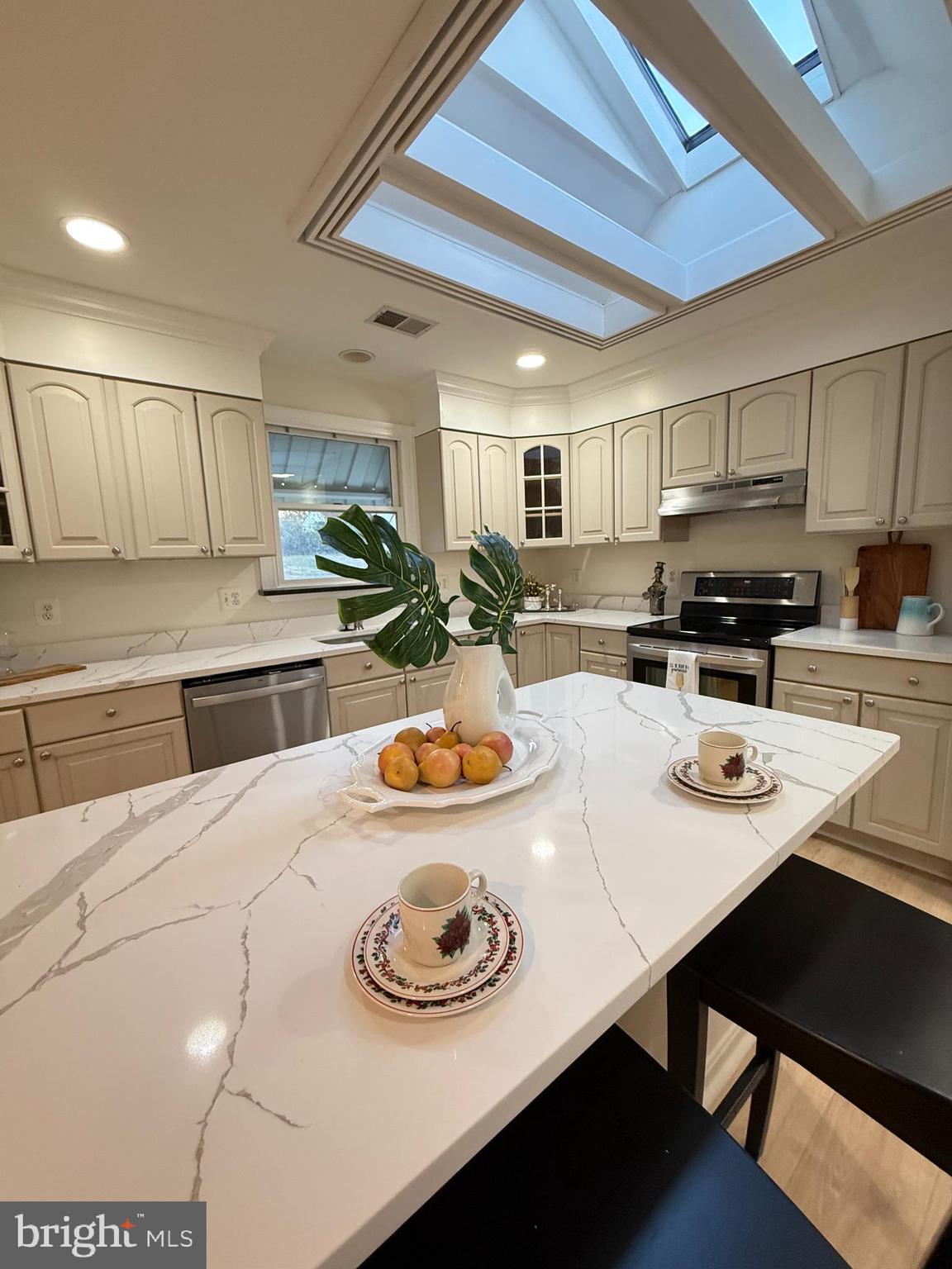 6205 EVERGLADES DRIVE