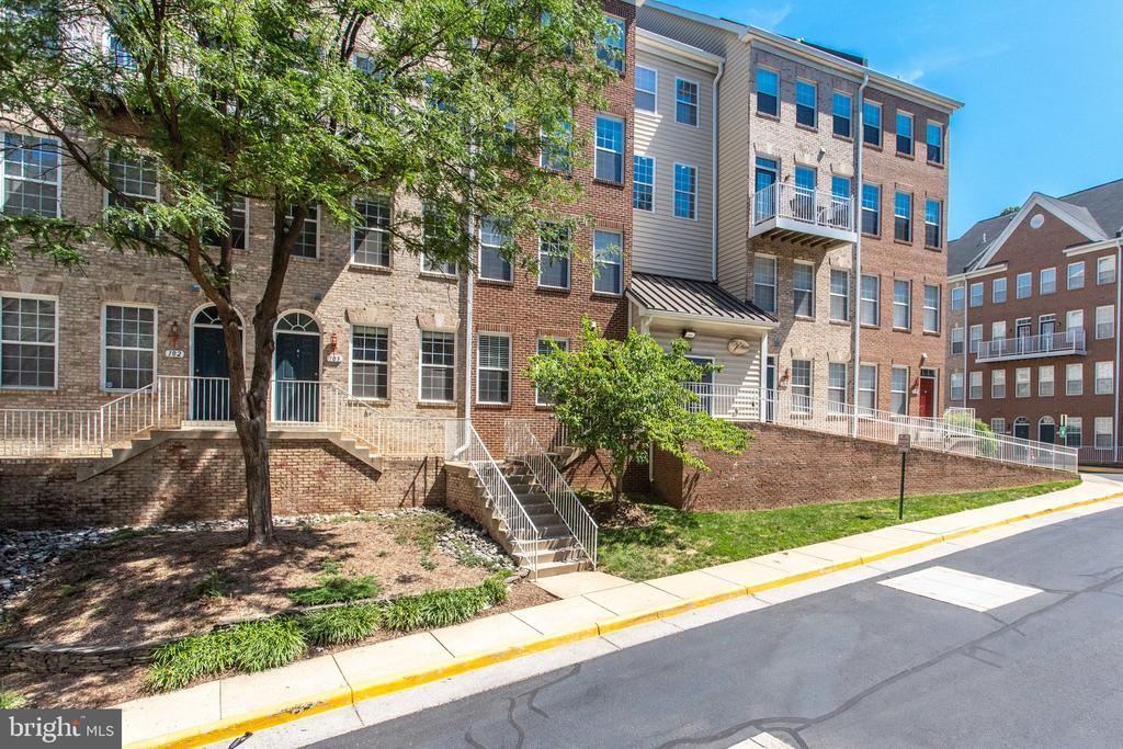 2664 MANHATTAN PLACE 103