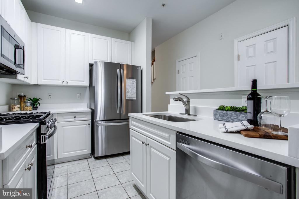 2664 MANHATTAN PLACE 103