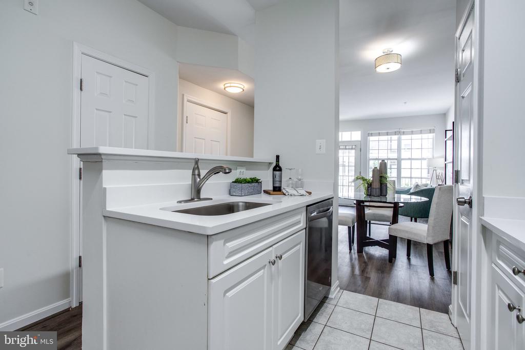 2664 MANHATTAN PLACE 103