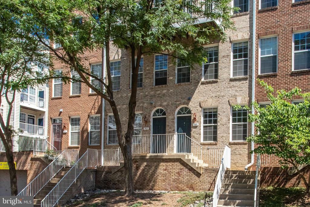 2664 MANHATTAN PLACE 103