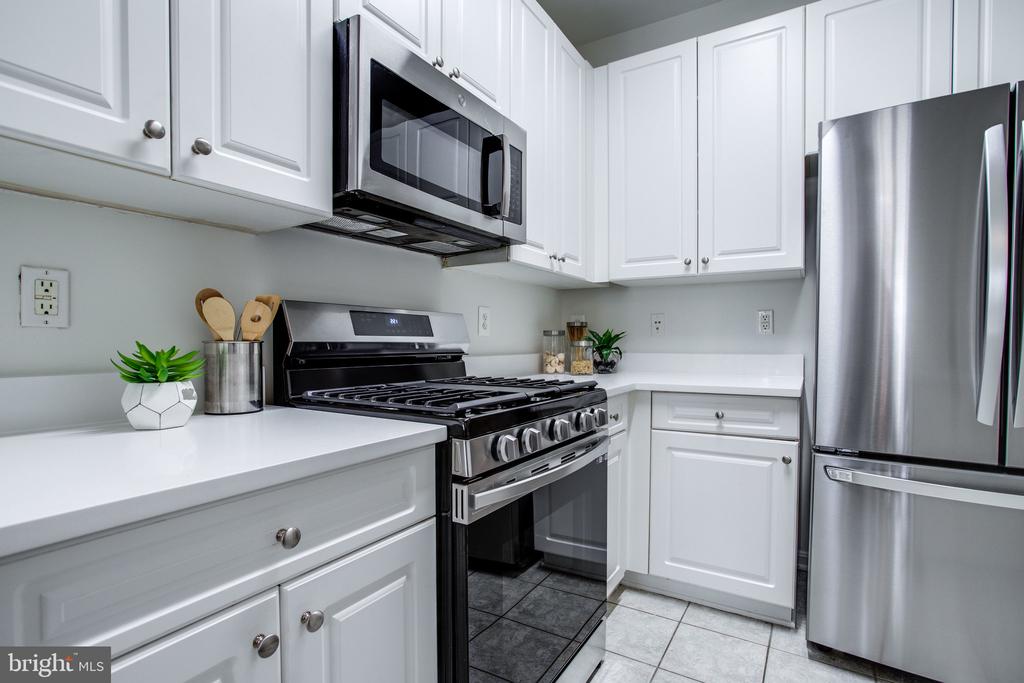 2664 MANHATTAN PLACE 103