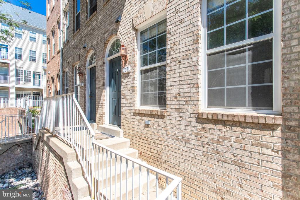 2664 MANHATTAN PLACE 103