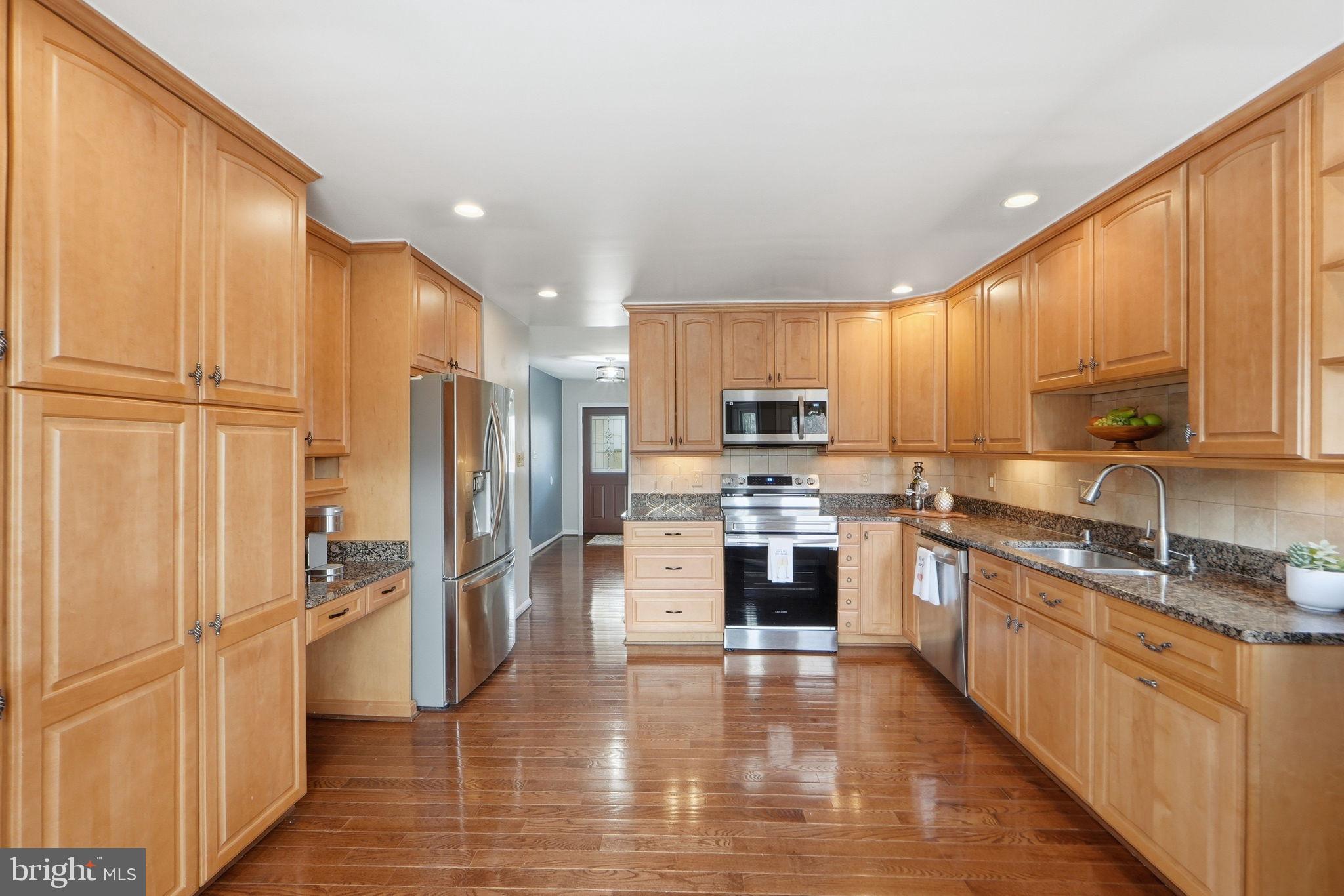 7316 LIGHTSHIP COURT