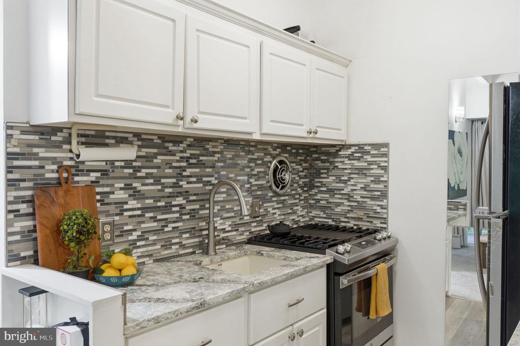 4335 AMERICANA DRIVE 203