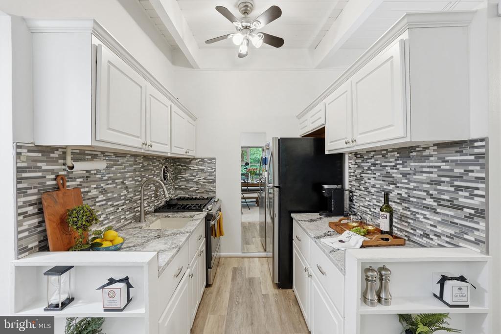 4335 AMERICANA DRIVE 203