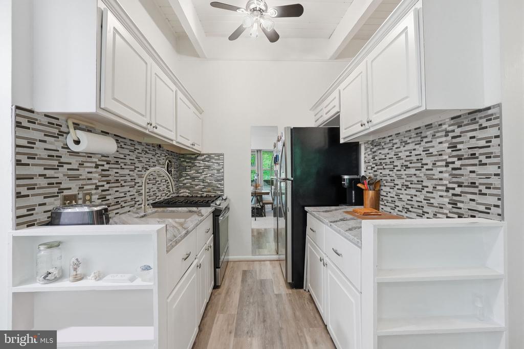 4335 AMERICANA DRIVE 203