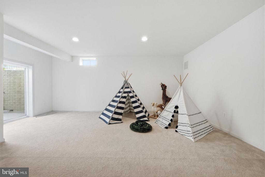 22320 LOST BRANCH CIRCLE
