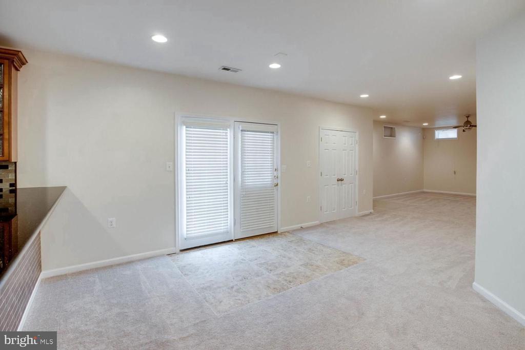 42100 PORCH LIGHT DRIVE