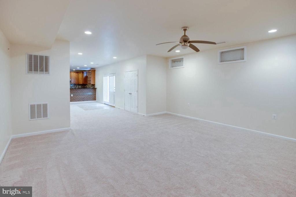 42100 PORCH LIGHT DRIVE