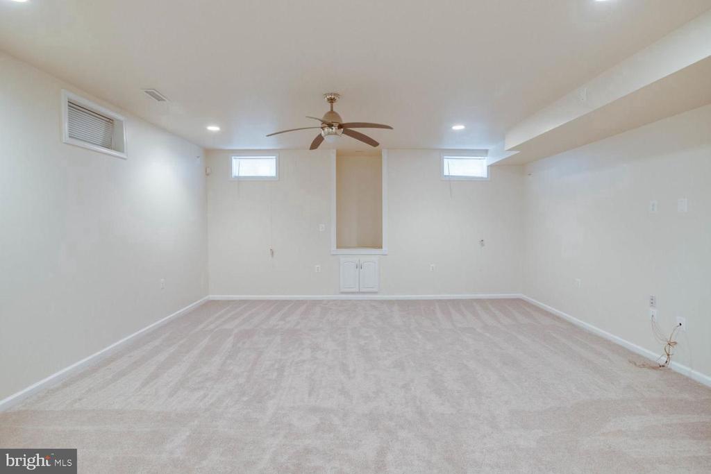 42100 PORCH LIGHT DRIVE