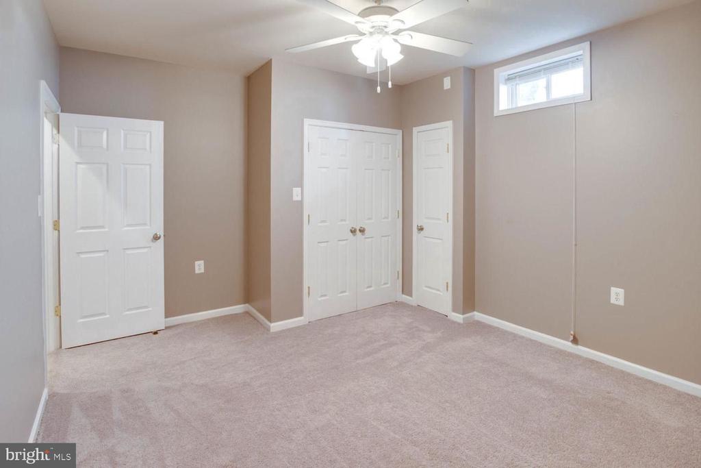 42100 PORCH LIGHT DRIVE