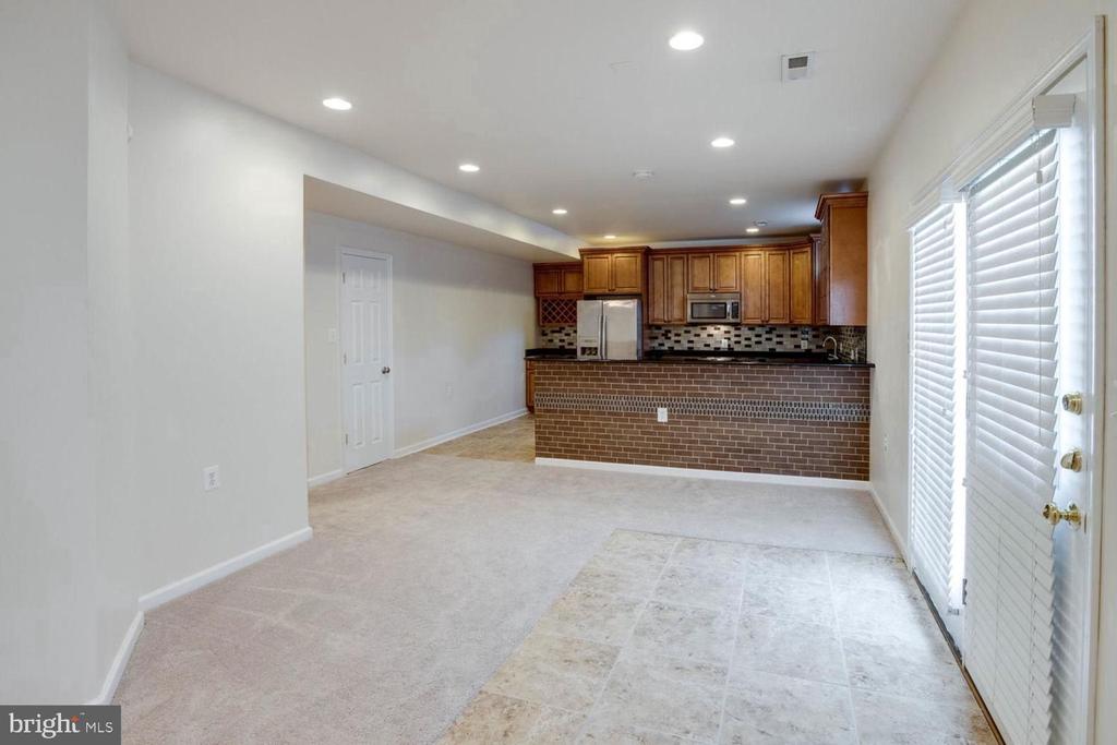 42100 PORCH LIGHT DRIVE
