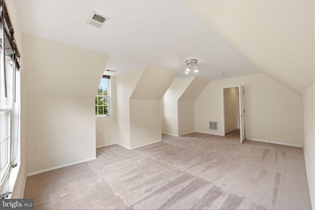 21392 GLEBE VIEW DRIVE