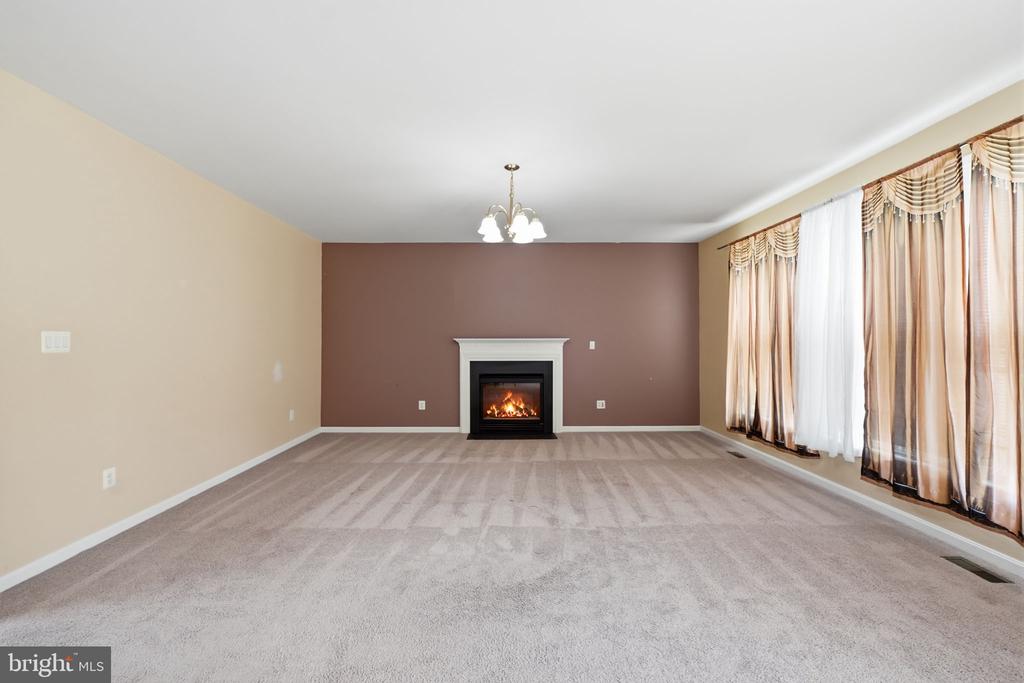 21392 GLEBE VIEW DRIVE