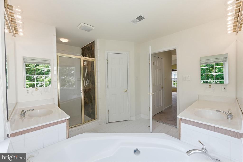 21392 GLEBE VIEW DRIVE